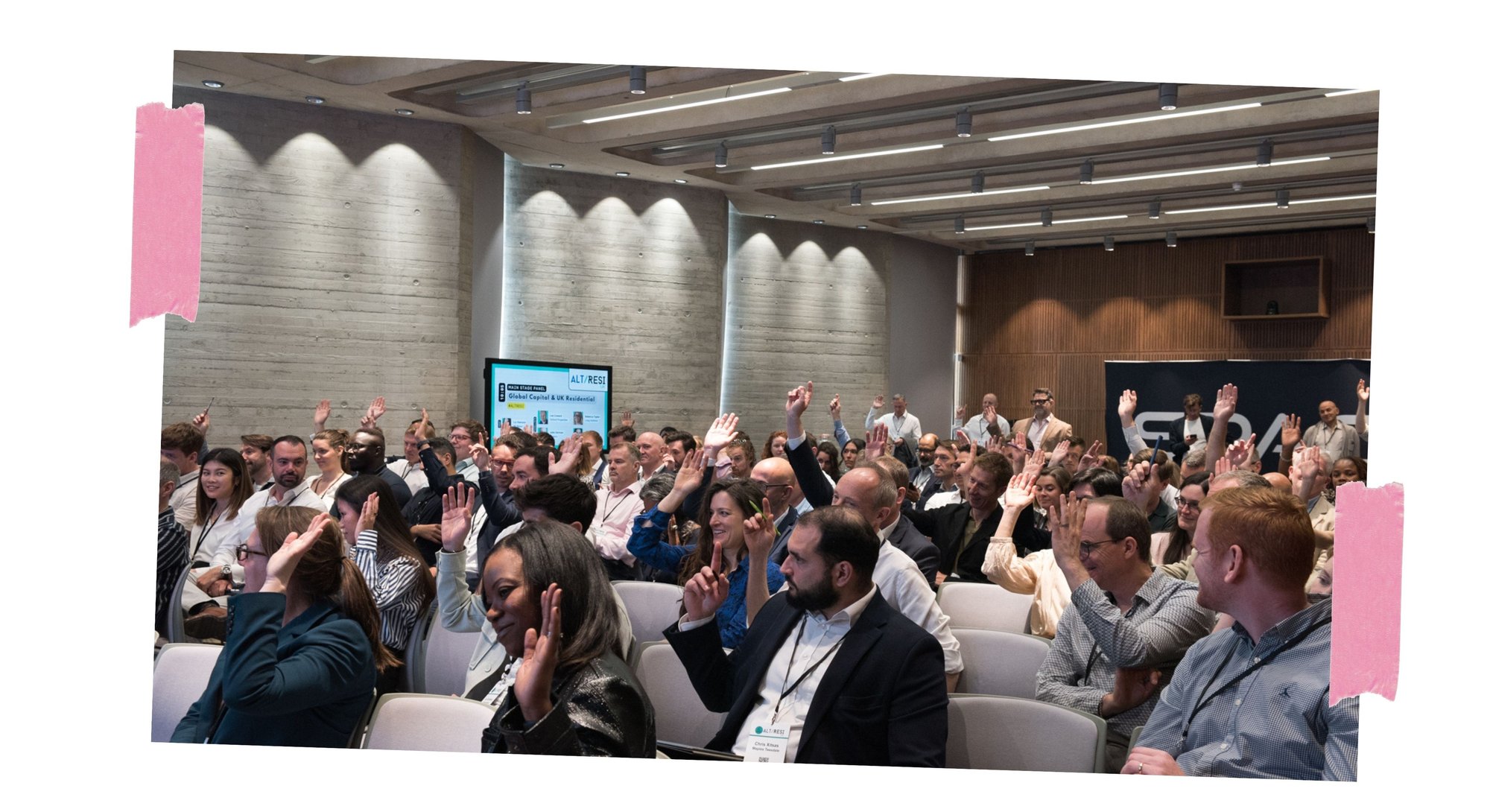 ALTRESI Crowd 1 ALTRESI Crowd 1