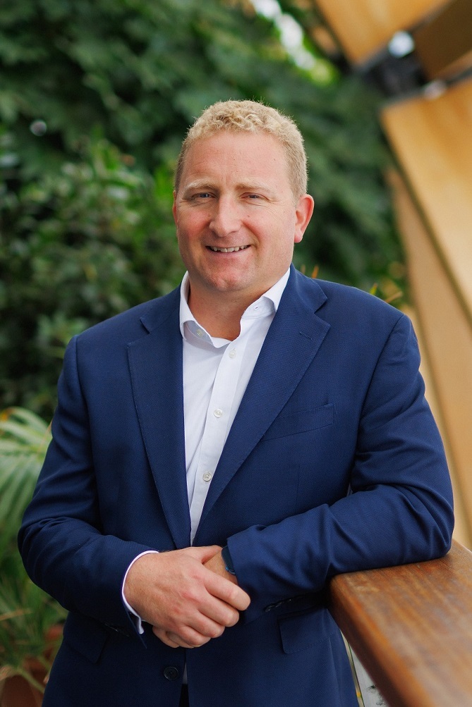 Alastair Mullens