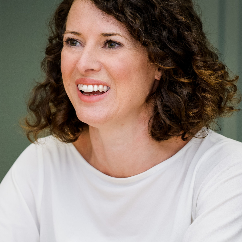 Roslyn-Churchill_Portrait-Headshot-_2_-1
